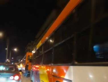 Θεσσαλονίκη: Τέσσερα λεωφορεία του ΟΑΣΘ έμειναν ταυτόχρονα στο… ίδιο σημείο